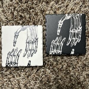 Skeleton hands cup holder